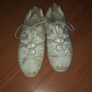 Chasse White Cheer Shoes size 7.5